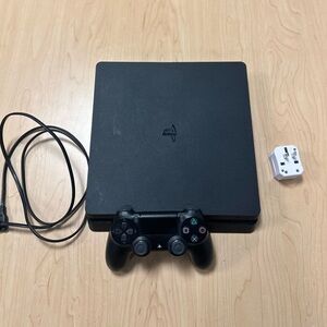 Ps4 FOR SALE + CONTROLLER